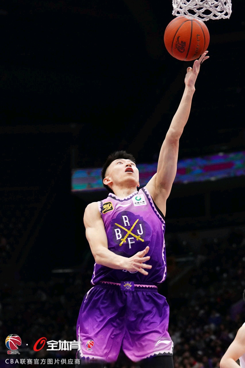 西藏男篮成功反击,赢得关键战绩 西藏男篮成功反击,赢得关键战绩